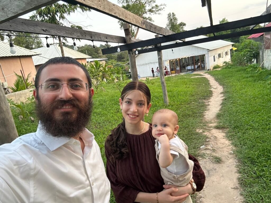 קמבודיה, קו רונג, בית חב״ד, בית, לונג סט, חב״ד, מסעדה, תאילנד טיול גדול, שביל החומוס, חב״ד קמבודיה, כשר קמבודיה, קורונג, איים קמבודיה, בית חב״ד קמבודיה, בית חב״ד קו רונג, טיול כשר, מסעדה כשרה, קהילה יהודית קמבודיה ,